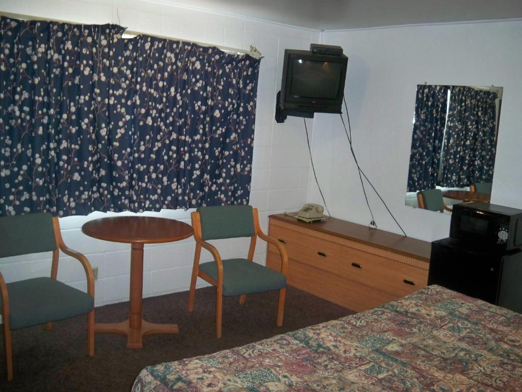 Desert Skies Motel Gallup Room photo