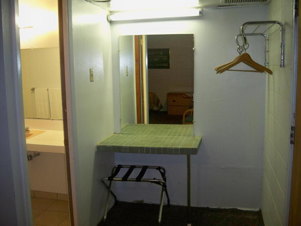 Desert Skies Motel Gallup Room photo