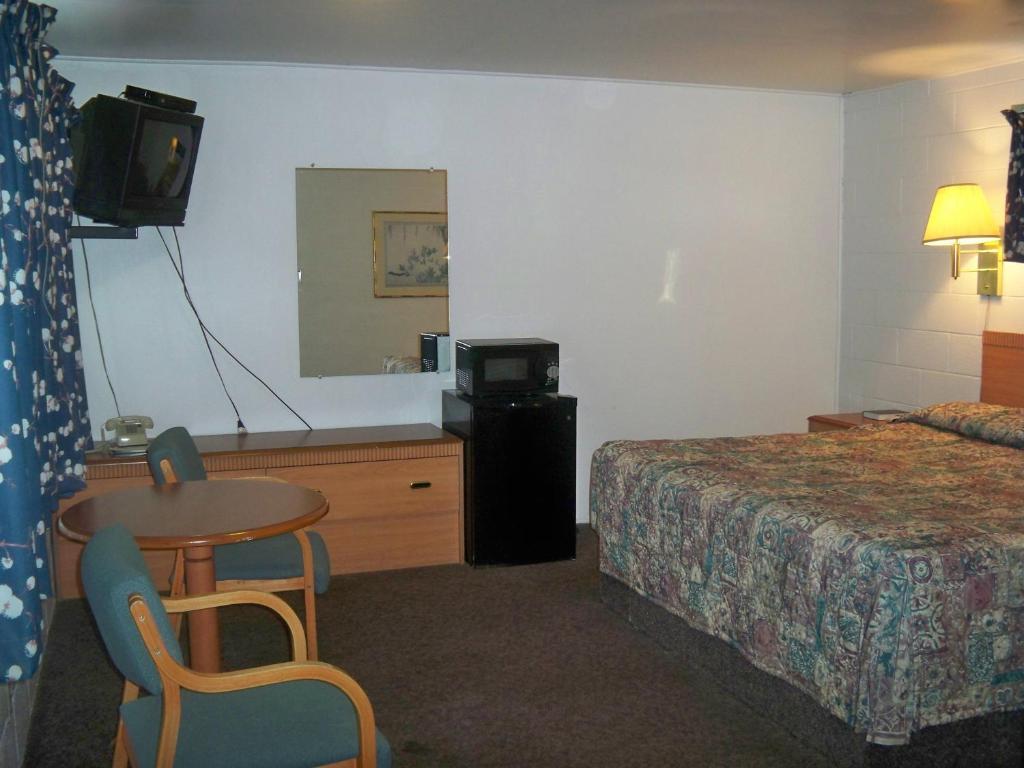 Desert Skies Motel Gallup Room photo